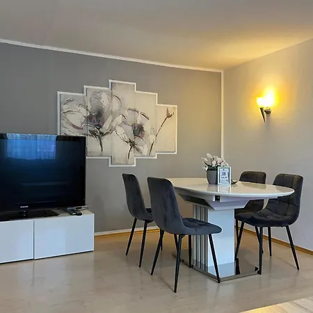 4 Loehr Apartment